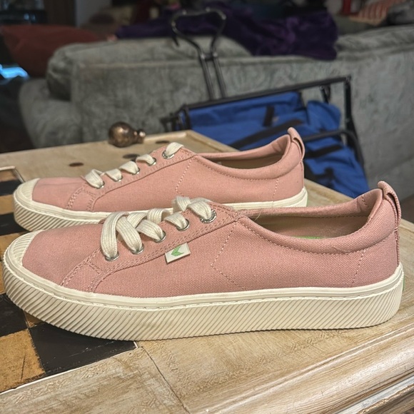 Cariuma shoes - Picture 1 of 5